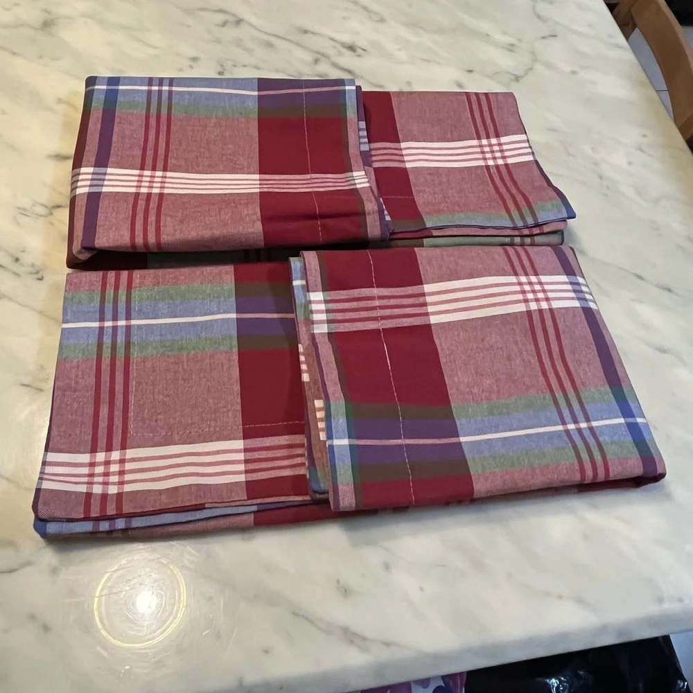 Country Curtains set of (2) pillow shams/ Firm price